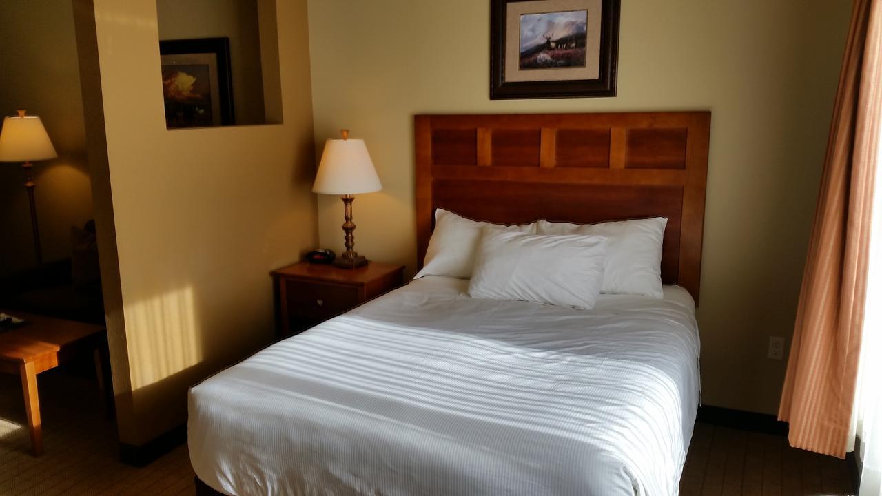 Queen Suite,653416431:JPEG